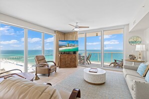 Télévision à écran plat, lecteur de DVD