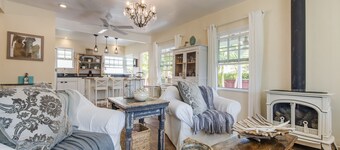 Gorgeous Cottage... The Perfect place to be at the Beach.