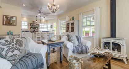 Gorgeous Cottage... The Perfect place to be at the Beach.