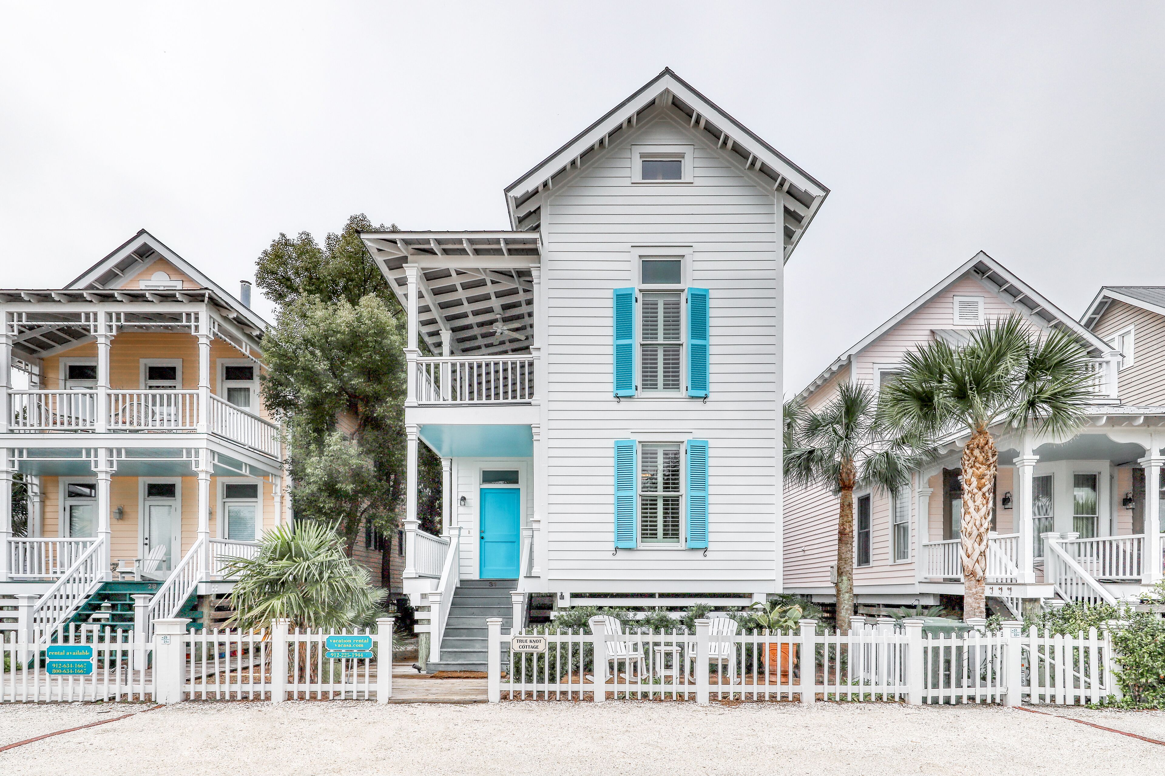 Charleston-style cottage w/ lovely decks, steps to the beach & pools