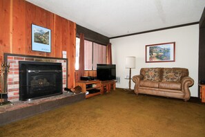 Fernseher, Kamin