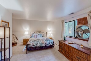 3 bedrooms, iron/ironing board, Internet, bed sheets