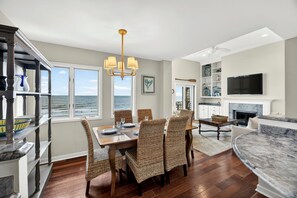 Dining - Windswept 4463! Oceanfront 3 BR Condo, Great Location! (Kiawah Island)