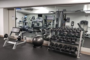 Fitness facility - 2 Bed 2 Bath Condo - Stunning Ocean views, Spacious, Clean and Comfortable (Honolulu)