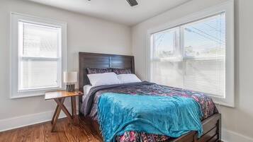 1 bedroom, desk, iron/ironing board, WiFi