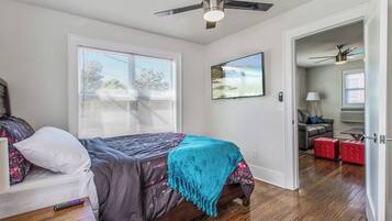1 bedroom, desk, iron/ironing board, WiFi