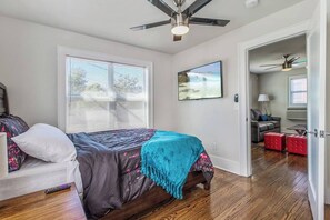 1 bedroom, desk, iron/ironing board, WiFi