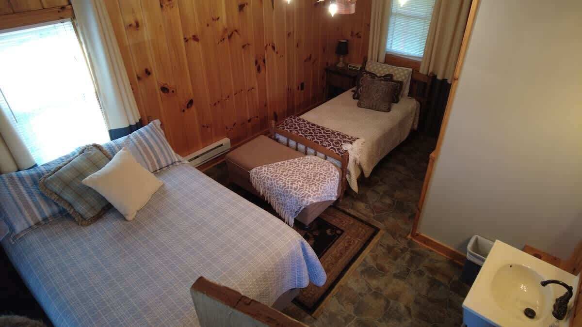 2 bedrooms, iron/ironing board, travel cot, WiFi