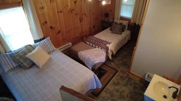2 bedrooms, iron/ironing board, travel cot, WiFi