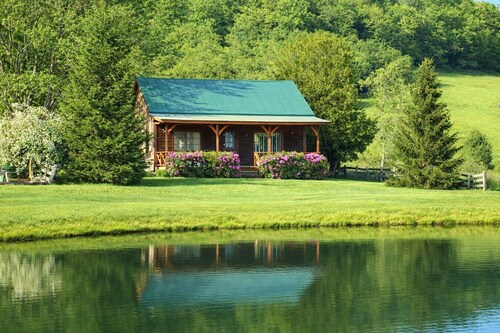 Hog Mt Retreat - a cozy oasis, by Buffalo Mountain Getaway
