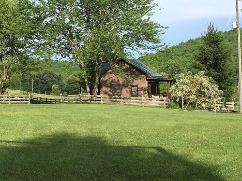 Hog Mt Retreat by Buffalo Mountain Getaway