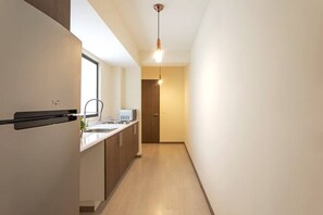 Fridge, microwave, stovetop, cookware/dishes/utensils