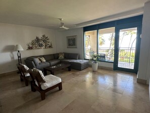 TV connectée, jouets, livres