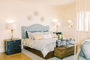 1 bedroom, desk, iron/ironing board, WiFi