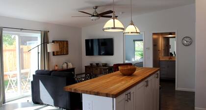 Historic Carbondale Schoolhouse/Luxury Apartment