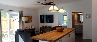 Historic Carbondale Schoolhouse/Luxury Apartment