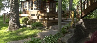 Paradise on Diamond, includes hot tub, guest house & game room