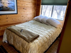 3 bedrooms, desk, travel crib, free WiFi - Paradise on Diamond, includes hot tub, guest house & game room (Atwater)