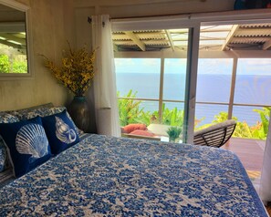 3 bedrooms, iron/ironing board, free WiFi, bed sheets - 2 Bedrooms / 2 Bath Oceanfront Cliff House On Hamakua Coast (Laupahoehoe)