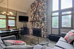 Smart TV y chimenea
