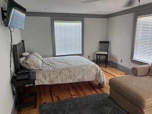 1 slaapkamer, een strijkplank/strijkijzer, gratis wifi, beddengoed