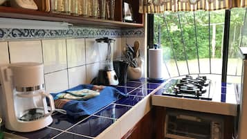 Fully equipped kitchen.