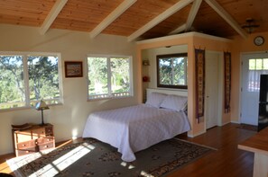 1 bedroom, travel crib, bed sheets