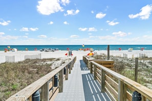 On the beach - Shoalwater 604 3/2 Orange Beach *Perfect Direct Gulf Front View* (Orange Beach)