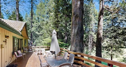 Spacious dog-friendly home with scenic deck & W/D - near golf