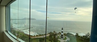 Merinäköala! 2000 neliömetriä. Ft. 4 dorms Miraflores "by Malecon EL FARO"