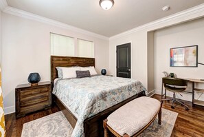 3 bedrooms, desk, iron/ironing board, WiFi