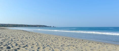 Una playa cerca, toallas de playa