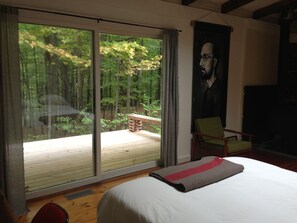 4 bedrooms, desk, iron/ironing board, travel crib