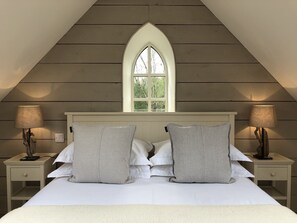 Double Room (Jura) | Egyptian cotton sheets, premium bedding, individually decorated - Winterton (Lochgilphead)