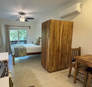 In-room safe, free WiFi, bed sheets