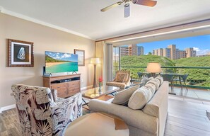 Televisie, een dvd-speler en een stereo