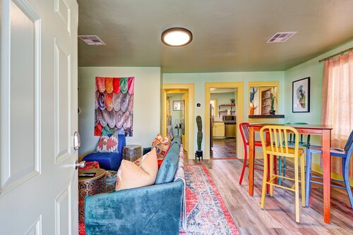 Canary Cottage-brighten your stay-central NW OKC