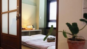 Schallisolierte Zimmer, Zustellbetten, kostenloses WLAN, Bettwäsche