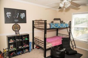 4 chambres, fer et planche à repasser, accès au Wi-Fi (inclus)