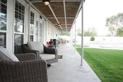 Spacious 3BR Stay  Shared Pool - Perfect for families.