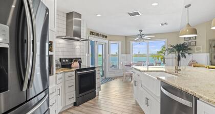 Upeat vedet näkymät * 5 mh * Nukkuu 14 * 2 takat * 2 porealtaat * Shuffleboard * Kajakit