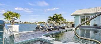 Pool, Spa, Sunsets, Kayaks, Bikes, Fishing gear