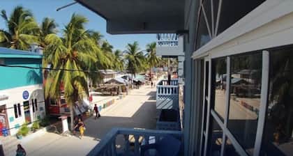 Barefoot Caye Caulker Hotel
