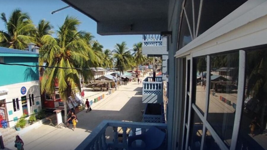 Barefoot Caye Caulker Hotel