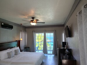 Sea View King Room | Balcony view - Barefoot Caye Caulker Hotel (Caye Caulker)
