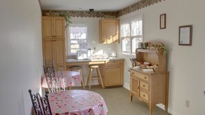 Interior - Hotel Nauvoo (Nauvoo)