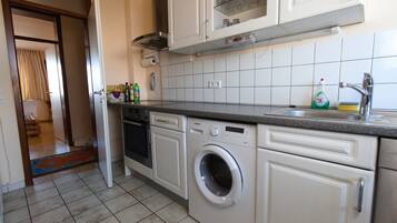 Kühlschrank, Ofen, Herdplatte, Geschirrspüler