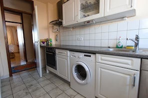 Réfrigérateur, four, plaque de cuisson, lave-vaisselle