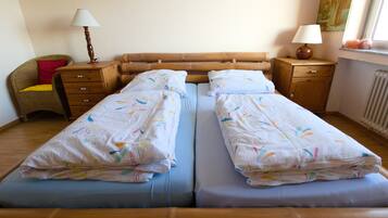 3 Schlafzimmer, Schreibtisch, Bügeleisen/Bügelbrett, kostenloses WLAN