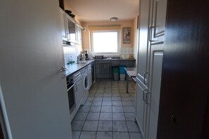 Refrigerador, horno, parrilla de estufa y lavavajillas 